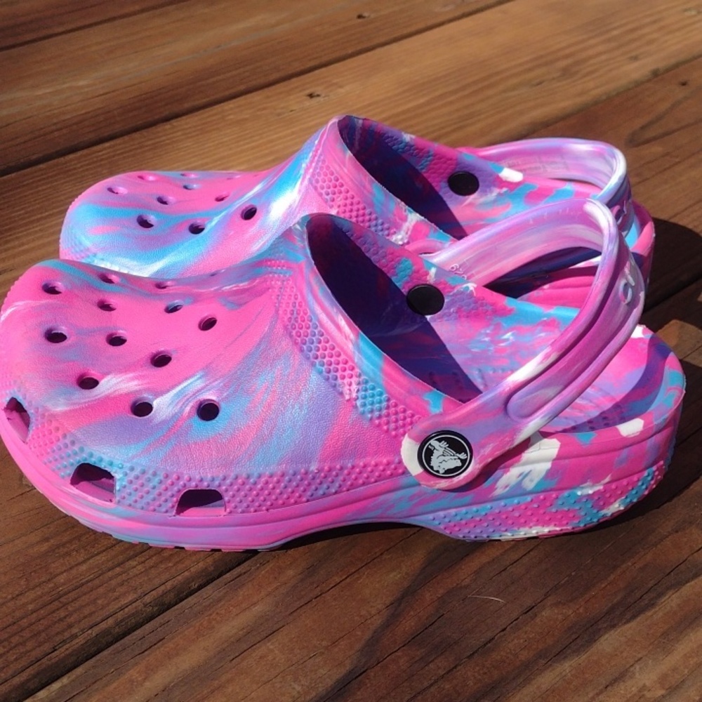 Crocs Marbled Classic Clogs Size J2 - Picture 4 of 8